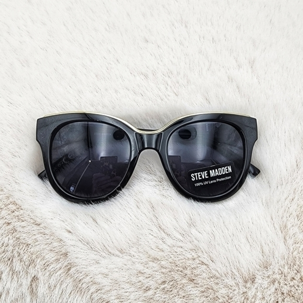 Steve Madden black sunglasses with gold‎ accent on top NWOT
